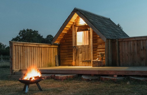 Chippenham Cabin | Glamping at the Retreat Wiltshire is rural bliss