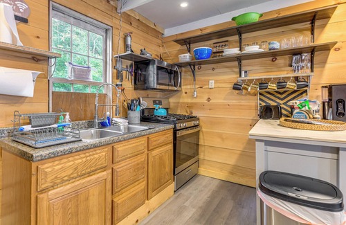 Franklin Cabin | Glamping Getaway at Lake Carmi Cabin!