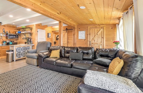 Franklin Cabin | Glamping Getaway at Lake Carmi Cabin!