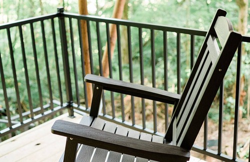 Knoxville RV Rental | GlampKnox - Tree Solo