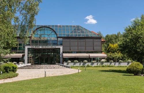 Otwock Bed & Breakfast | Glass Residence