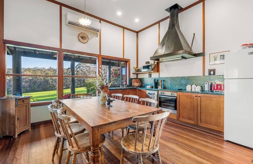 Collins House | Glauders Cottage Pemberton