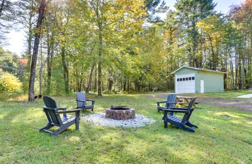 Town of Lumberland House | Glen Spey Cabin with Deck 1 Mi to Mohican Lake!