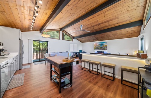 Fern Valley Cabin | Glen View Retreat- Spa/Fireplaces/Ping Pong Table!
