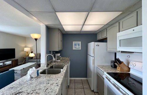 Holiday Isle Condo | Glenwood - Unit 1002 on the Golf Course!