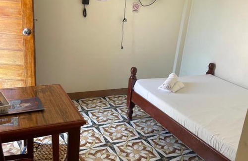 San Antonio Hotel | Glorias Travelers Inn