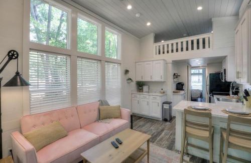 Monteagle House | Glorious Cabin with Barbecue and Fire Pit in Monteagle, Tennessee