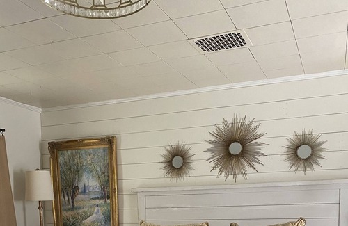 Jefferson City Cottage | Gold art romantic suite -CNC/ Great Smoky Mountains/Cherokee Lake