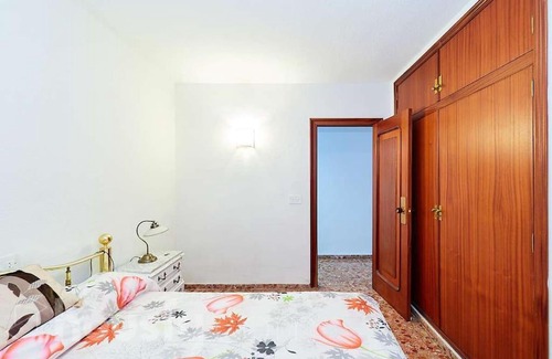 Ensanche Diputacion House | Gold Bedroom in the Center of Alicante