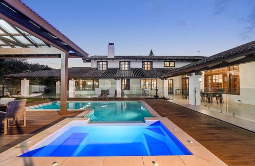 Sorrento Apartment | Gold Coast Icon With Opportunity For Subdivision