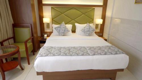 Kopar Khairane Hotel | Gold Crest Suites