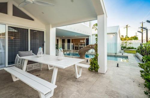Golden Beach House | Golden Beach Ultimate Family Getaway - Pool & Spa