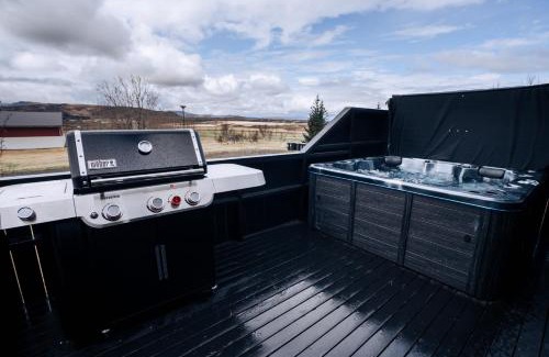 Selfoss House | Golden Circle Luxury Cottages Lake View