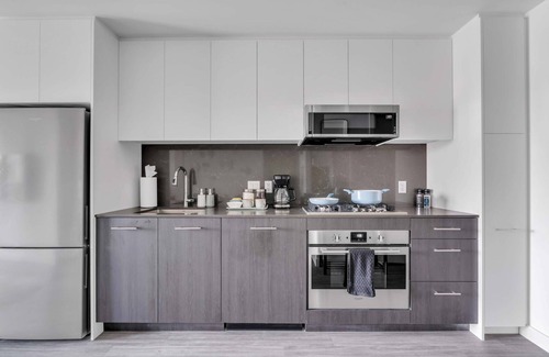 Eau Claire Apartment | Golden Horizon | Luxe Comfort & Iconic City Views