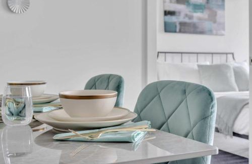 Eau Claire Apartment | Golden Horizon Luxe Comfort & Iconic City Views