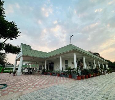 Jaipur District House | Golden Oriole House