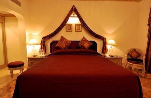 Narasapura Hotel | Golden Palms Hotel And Spa