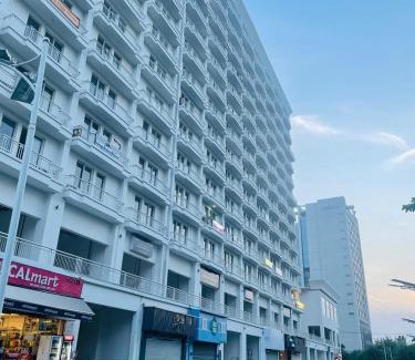 Gomti Nagar Apartment | Golden Penthouse - Couple Friendly - DLF My Pad, Gomtinagar, Lucknow