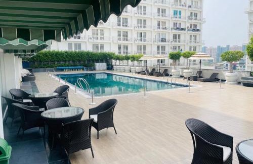 Gomti Nagar Apartment | Golden Penthouse - Couple Friendly - DLF My Pad, Gomtinagar, Lucknow