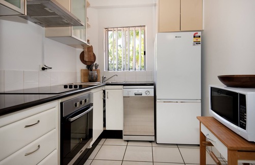 Yorkeys Knob Apartment | Golden Sands Beachfront Apartment Resort