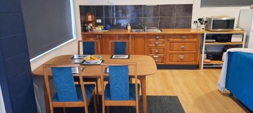 Beaconsfield Apartment | GOLDFIELDS STUDIO APARTMENT, Beaconsfield - Fully Self-contained, air-conditioning