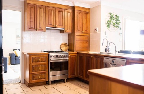 Calare House | Goldfinch Way - Stunning & Spacious, Sleeps 11