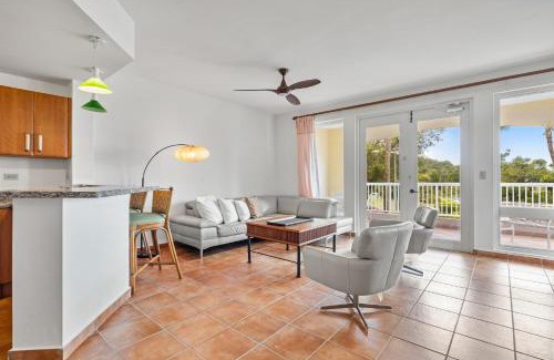 Cabezas Apartment | Golf Course Access Balcony Infinity Pool