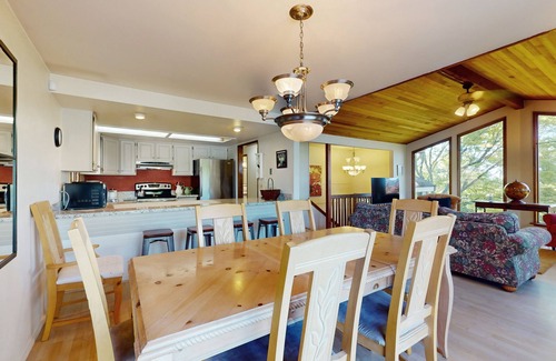 Bainbridge Island House | Golf-course-view house with deck, fireplace, grill, pet friendly - near ferry