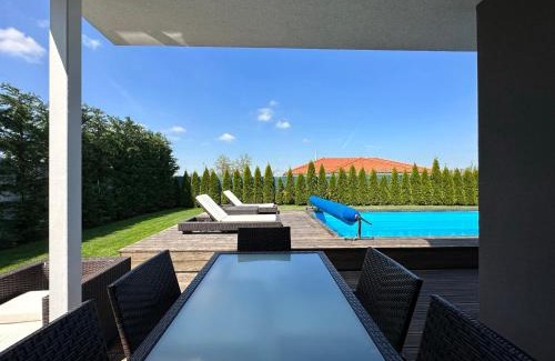 Sajdikove Humence Villa | GOLF POOL VILLA
