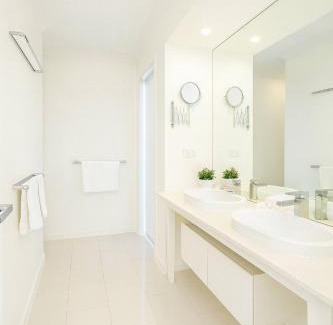 Robina House | Golfside Escape – Stylish 3BR Townhouse in Robina