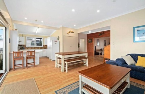 The Entrance North House | GoneToTheBeach - Beach, Spa, Pool table, Pets, Boards, Rods, Bikes. n Awesome.