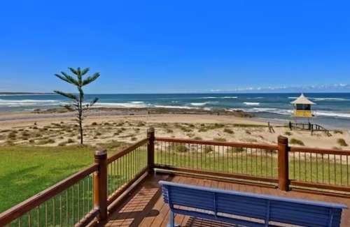 The Entrance North House | GoneToTheBeach - Beach, Spa, Pool table, Pets, Boards, Rods, Bikes. n Awesome.