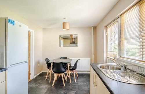 Pontlliw and Tircoed Apartment | Good Nights Sleep at The Twyn