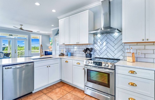 Plantation House | Good Vibes 6 BR Pool Elevator Short Walk to Beach