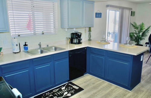 Lake Havasu City House | Good Vibes! Lake Havasu – Charming 3 BDR Just 5-10 Min to Lake w/Boat Parking