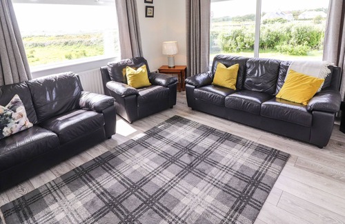 Spanish Point Cottage | GOODLANDS COTTAGE, pet friendly in Miltown Malbay, County Clare