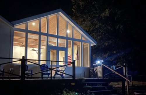 Dundee House | 🌙Goodnight Moon resting on the banks of Moon Lake near Clarksdale MS & Helena AR