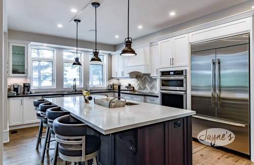 Utterson Cottage | Gorgeous 8Bed, 5Bath Cottage on 3 Mile Lake! Spacious Deck! Privacy! Views!