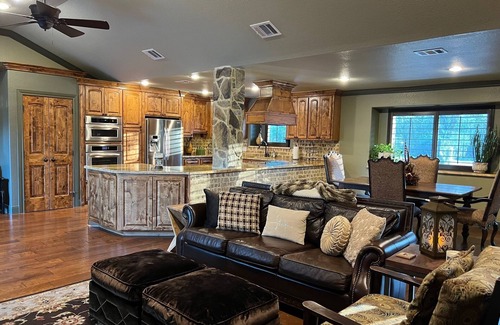 Friendswood House | GORGEOUS 1-BR, 1-BATH RANCH HOUSE Near Downtown Houston with AMAZING POOL &PATIO
