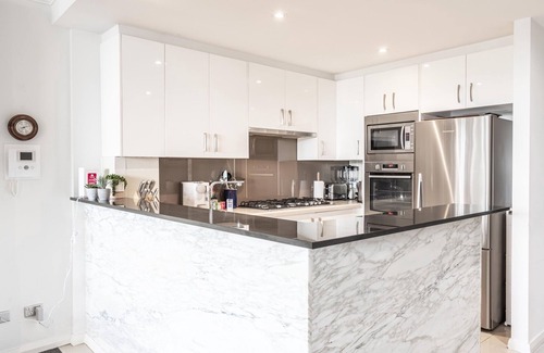 Chiswick Apartment | Gorgeous 2-Bed Unit near Riverside Parks