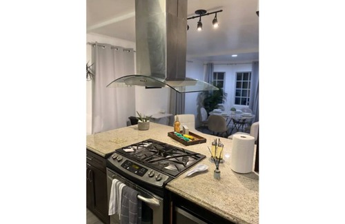 South Gate House | Gorgeous 2 bedroom 2 bath Near SoFI