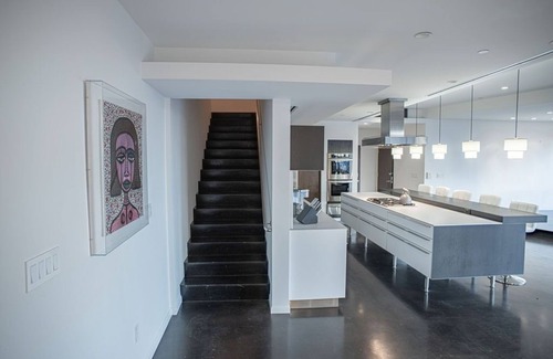 Uptown Apartment | GORGEOUS 2 bedroom penthouse in uptowns most desired area!