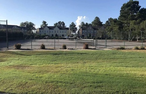 Red Hill Apartment | Gorgeous 2 Bedroom Condo in Legends Golf Community
