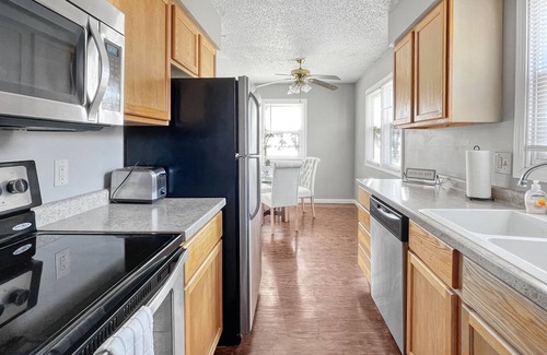 Clive House | Gorgeous 2BR Clive Duplex w/Fireplace
