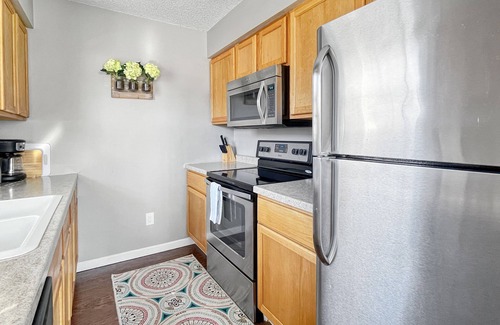 Clive House | Gorgeous 2BR Clive Duplex w/Fireplace