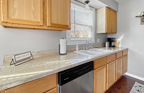 Clive House | Gorgeous 2BR Clive Duplex w/Fireplace