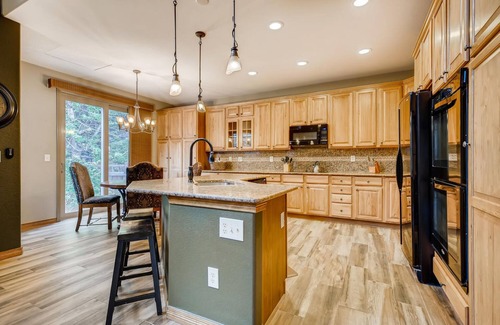 Westridge House | Gorgeous 4 Bedroom House in Golf Course Community