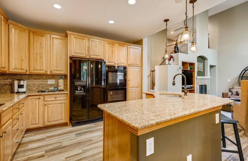 Westridge House | Gorgeous 4 Bedroom House in Golf Course Community