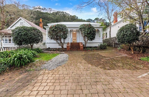 Mount Eden House | Gorgeous 4BR Mt Eden Retreat Villa
