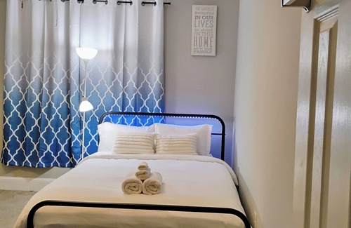 Gallaudet Bed & Breakfast | Gorgeous and Serene Private Room in charming Washington with WiFi, AC